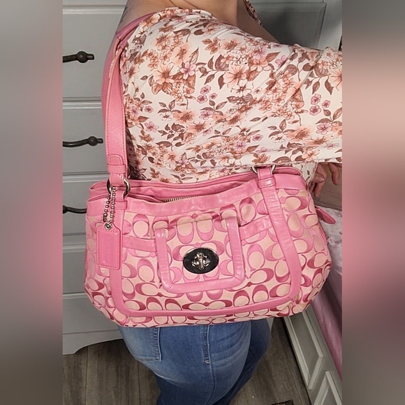 ****S O L D**** EXTREMELY RARE AND HTF COACH CRICKET Y2K 08' PINK SHOULDER BAG - Picture 12 of 12